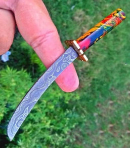 Mini cuchillo de chef japonés de acero de Damasco personalizado hecho a mano, hoja de resina de madera de acero inoxidable forjado de alta calidad, mango de cuero - Product Image 1