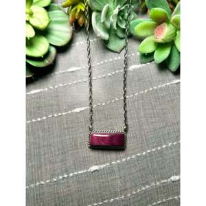 Collier Chassily Belone en huître épineuse violette et argent sterling géométrique - Product Image 1