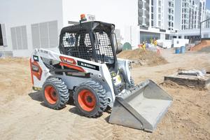 Fournisseur en gros de chargeuses compactes Bobcat S450 d'occasion, petites chargeuses Bobcat d'occasion en bon état à vendre - Product Image 3