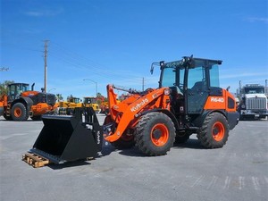 รถตักล้อยางมือสองยี่ห้อ Kubota รุ่น Huade ใช้ชิ้นส่วนไฮดรอลิก เครื่องยนต์ดีเซล ประหยัดน้ำมัน พร้อมจำหน่าย - Product Image 3