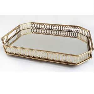 Bandeja de Servicio de Vidrio Transparente con Acabado Dorado, Diseño Elegante para Servir Refrigerios y Desayunos en Restaurantes y Hoteles - Product Image 3