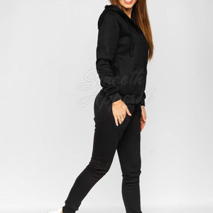 Survêtement pour femme style urbain, tissu confortable et respirant, parfait pour les activités sportives et les looks décontractés. - Product Image 2