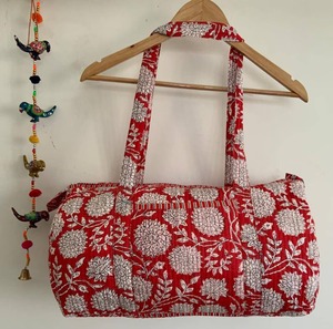 Bolsa de Viaje Informal de Lujo Hecha a Mano con Estampado Multibloque de Algodón, Bolsas de Gimnasio, Diseño Acolchado Kantha, Bolsa Táctica Grande y Duradera - Product Image 1