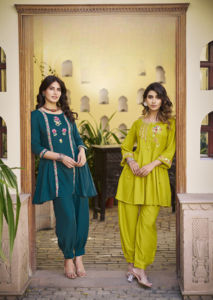 Vêtements de fête indiens et pakistanais Salwar Kameez imprimés en pure rayonne magnifiquement conçus - Product Image 2