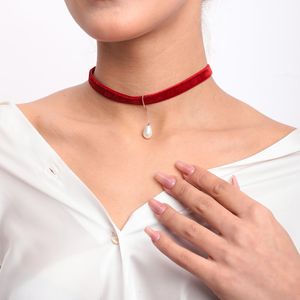 Gargantilla de terciopelo rojo, collar con acento de perla gótica, cierre de plata de ley, collar de cinta de terciopelo hecho a mano - Product Image 4