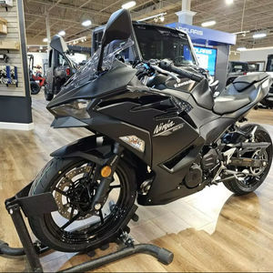 Nueva Motocicleta Deportiva Kawasaki NINJA 500 ABS 2026 en Negro Metálico/Black Spark Metálico - 110074 - Product Image 1