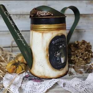 Grand arrosoir en métal avec motif imprimé en émail, idéal pour le jardinage en extérieur et l'entretien des paysages - Product Image 2