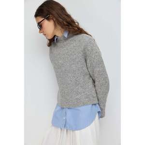 Pull court en tricot à col roulé mi-haut - Product Image 2