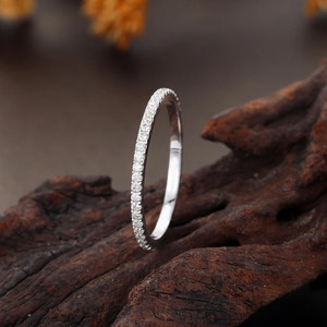 Anillo Minimalista de Eternidad, Geométrico, Romántico, con Diamante Blanco Certificado por IGI, Engaste de Puntas - Product Image 3