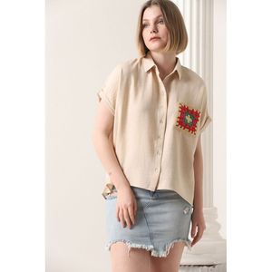 Blusa de Poliéster TOPSHOW para Mujer con Bordado Floral y Bolsillos, para Venta al Por Mayor, Disponible en Tallas S, M, L - Product Image 4