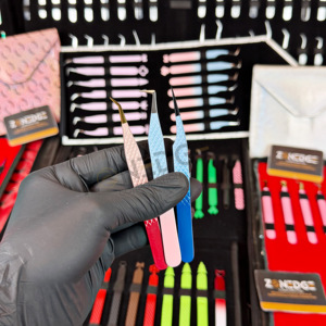 Pinzas Profesionales para Extensión de Pestañas con Punta de Fibra y Agarre de Diamante, Nuevos Diseños de Colores Personalizados, Marca Privada - Product Image 2