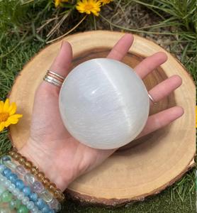 ลูกบอลคริสตัลอัญมณีเซเลไนต์ธรรมชาติคุณภาพระดับพรีเมี่ยมลูกหินบำบัดขัดเงาตามหลักฮวงจุ้ยตกแต่งบ้านด้วยพลังงานแห่งความรัก - Product Image 4