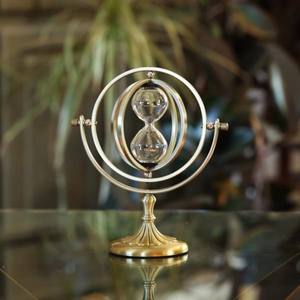 Sablier moderne et magnifique en métal fait à la main avec une finition brillante, provenant d'exportateurs indiens, articles très vendus 2k25 - Product Image 1