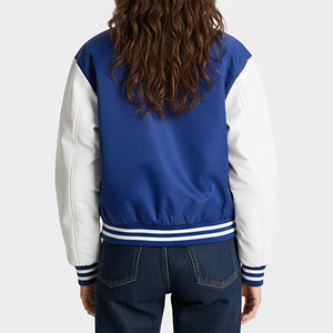 Veste matelassée de haute qualité sur mesure pour femmes, en laine épaisse et chaude, pour l'hiver, style décontracté, en peau de mouton, logo brodé. - Product Image 3