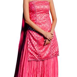 Rosa fucsia Kurta Palazzo tuta con girocollo Dupatta all'ingrosso donna abbigliamento etnico OEM fornitore di abbigliamento personalizzato per feste - Product Image 5