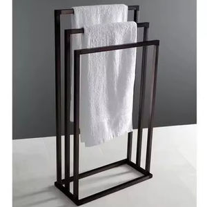 Décoration de table Porte-serviettes en métal avec 3 cintres Accessoires de salle de bain modernes Support décoratif élégant Porte-serviettes de salle de bain élégant - Product Image 1