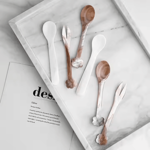 Cuillère à caviar en nacre naturelle avec logo personnalisé gravé au laser - Product Image 5