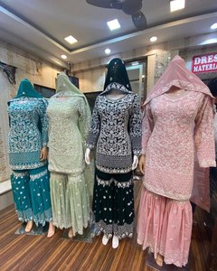 Ensemble Sharara en fausse Georgette de créateur brodé lourd et élégant traditionnel Salwar Kameez pour les mariages et les fêtes - Product Image 5