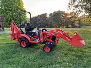 รถแทรกเตอร์ขนาดเล็ก Kubota BX23S พร้อมอุปกรณ์ตักดิน ขุดดิน และตักดินด้านหน้าแบบไฮดรอลิก สำหรับงานเกษตรและจัดสวน - Product Image 6