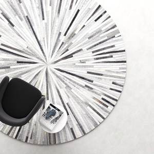 พรมหนังวัวแท้สไตล์โมเดิร์นหรูหรา งานแฮนด์เมด ดีไซน์ลายปะติดสุดหรู ทนทานต่อสัตว์เลี้ยง ไม่ลื่น - Product Image 2