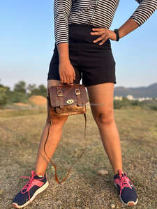 Real Handmade Full Grain Genuine Crunch Leather Handbag Stylish Women Real Vintage Leather Office Use <b>Cross</b> <b>Body</b> Shoulder <b>Bag</b> - Product Image 3