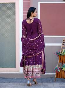 Hermoso vestido de fiesta con Secuencia de trabajo bordado - Product Image 2