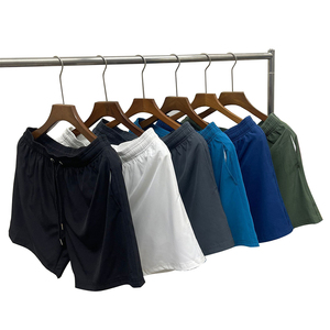 กางเกงขาสั้นกีฬาเอวยางยืดสีพื้นลำลองมีกระเป๋าหลังสำหรับผู้ชาย - Product Image 6