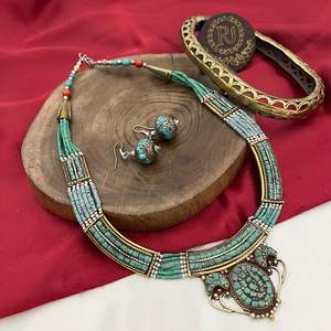 Collier de perles de style tribal de luxe fabriqués à la main et ensemble de boucles d'oreilles ensemble de collier avec boucles d'oreilles pour cadeau de fête pour les femmes - Product Image 1