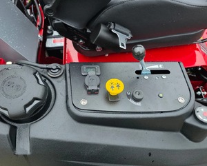 Cortadora de Césped Ferris 5902064 ISX3300 de 60 Pulgadas, Giro Cero, 40 HP, Autopropulsada, Caja Recolectora Trasera, Motor de 150 cc - Product Image 6