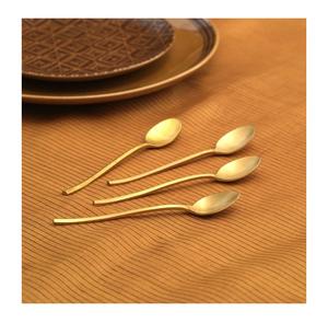 Nuevo diseño chapado en oro Juego de 4 cubiertos de metal en nuevo estilo Cubiertos de metal Juego de cucharas de metal hechas a mano en precio al por mayor - Product Image 1