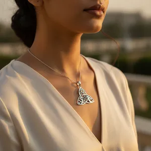 Collar con Colgante de Nudo de la Trinidad en Plata de Ley 925 para Mujer, Regalo de Joyería - Product Image 3