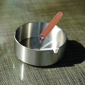 Cendrier intérieur en acier inoxydable avec logo personnalisé au design classique avec couvercle pour bureau à domicile et bar pour porte-cigarette et cendrier - Product Image 2