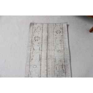 Alfombra Turca Vintage, Alfombra de 1.6x3.2 pies, Alfombra de Lana Blanca con Puntos Marrones - Product Image 4