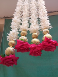 Venta Caliente, Banda Floral Artesanal Natural de Jazmín Artificial con Rosas (Toran) con Rosas Rojas para Decoración de Entrada - Product Image 3