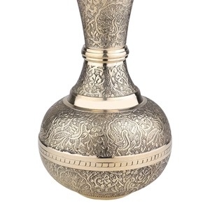 Vase à fleurs en métal gravé à reflets réfléchissants, amplifie les couleurs vibrantes des fleurs fraîches, apparaissant plus pleines et plus radieuses - Product Image 4