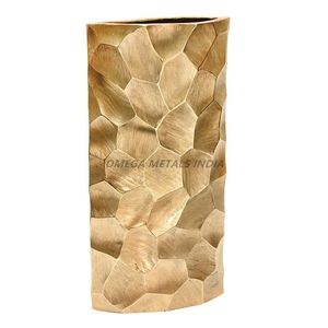 Vente en gros d'usine de vases en métal de couleur laiton poli avec une forme ronde élégante et un design contemporain pour des intérieurs élégants - Product Image 6