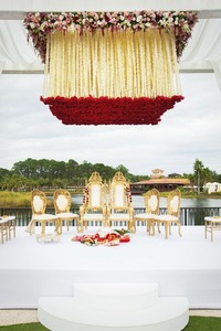 Guirlande suspendue au plafond en plastique Jasmine Rose String avec une vraie touche naturelle pour mariage indien Mandap Decor - Product Image 2