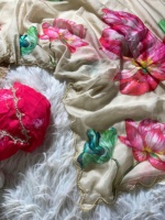 Nouvelle tenue de créateur fantaisie Pure Soft Teby Silk Saree Blouse avec des impressions numériques fleur et coupe à la main Dana Moti travail femme mode