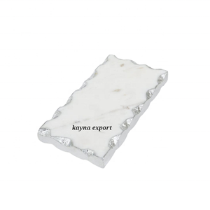 Plateau de service en marbre MINI avec bord argenté, plateau en marbre rectangulaire décoratif pour comptoir de cuisine, plateau blanc fantaisie fait à la main - Product Image 1