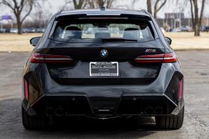 BMW M5 Touring 2026 Usado y Confiable, Híbrido Enchufable V8 de 717 hp - Product Image 2