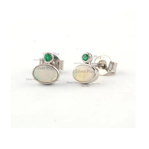 Boucles d'oreilles minimalistes en or blanc massif 14 carats avec opale de feu naturelle et émeraude de l'Inde productibles en 10 carats/18 carats - Product Image 2