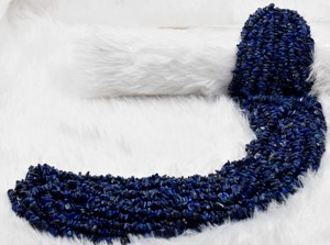 Perles de pierres précieuses en éclats de Lapis Lazuli bleu naturel en gros pour la fabrication de bracelets pour femmes - Product Image 2