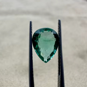 Top qualité Super propre non chauffé et non traité naturel zambien poire coupe émeraude 1.87 carats pour l'utilisation de bijoux haut de gamme - Product Image 1
