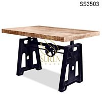 Table de restaurant artisanale indienne de designer Suren Space, en bois massif traditionnel, style unique