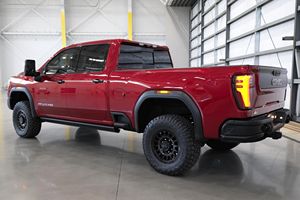 GMC Sierra 2500 HD AT4X 2024 de bajo consumo, sin reserva, Duramax Turbodiesel V8, 4WD, Rojo Volcánico, Altamente Equipado - Product Image 2