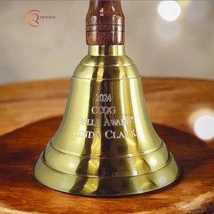 Estilo antigo redondo Handmade <span class=keywords><strong>Jingle</strong></span> <span class=keywords><strong>Bells</strong></span> moderno do vintage para a decoração festiva do ornamento do Natal no hotel e no restaurante home
