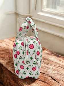 กระเป๋าใส่ชุดออกกำลังกายสไตล์บูติกแฮนด์เมดน่ารัก ประดับด้วยดอกกุหลาบสีชมพูและใบไม้สีเขียว ผ้าฝ้าย 100% น้ำหนักปานกลาง ซักง่าย - Product Image 4