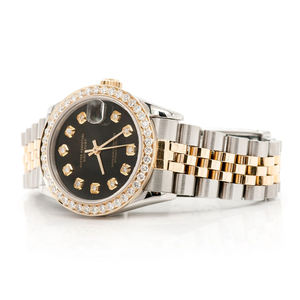 Reloj de Lujo de Edición Limitada con Caja Redonda de Cuarzo, Correa de Oro Amarillo, Moissanita y Cristal de Zafiro - Product Image 2