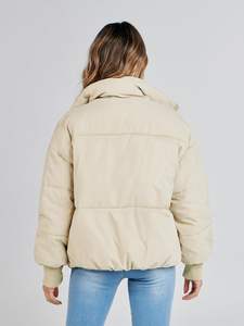 Blouson matelassé personnalisé ODM le plus populaire pour femme, hiver, léger, à bouton unique, à carreaux, brut et respirant - Product Image 6