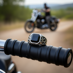 Bague pour homme vintage en acier inoxydable style motard, taille 8-12, avec accent CZ noir SR99, bagues tendance - Product Image 3